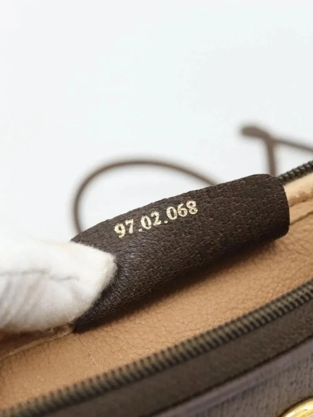 GUCCI GG Supreme Shoulder Bag PVC Beige Gold 97 02 068 Auth 182410